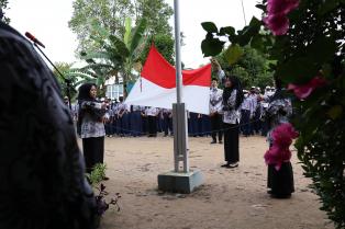 PELAKSANAAN UPACARA PERINGATAN HARI GURU NASIONAL DI SMPN 53 BATAM